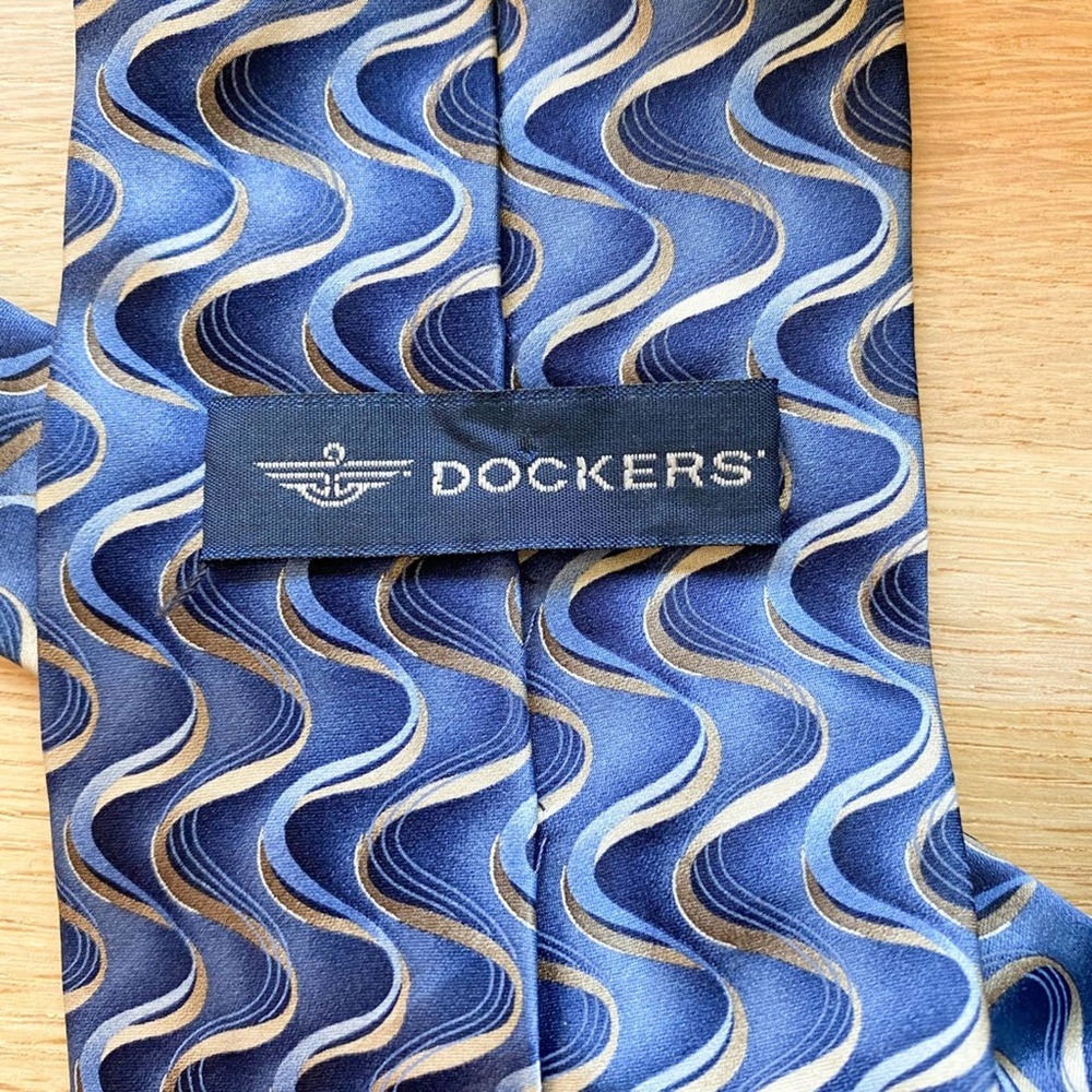 DOCKERS Men's Vintage Blue/Silver Wave DuPont Teflon Treated Silk Necktie sz OS - Picture 7 of 7